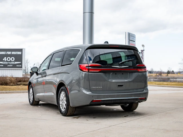 2025 Chrysler Pacifica Select, šedá, 8 621 km, dovoz Kanada — foto 5 z 20