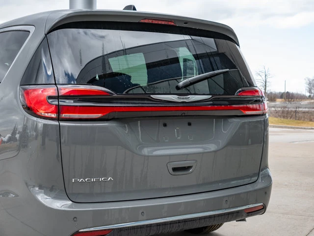 2025 Chrysler Pacifica Select, šedá, 8 621 km, dovoz Kanada — foto 6 z 20