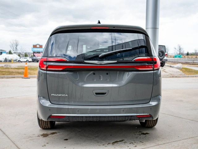 2025 Chrysler Pacifica Select, šedá, 8 621 km, dovoz Kanada — foto 7 z 20