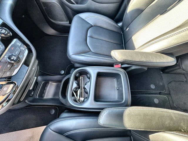 2026 Chrysler Pacifica Select AWD, černá, 23 km, dovoz Kanada — foto 14 z 20