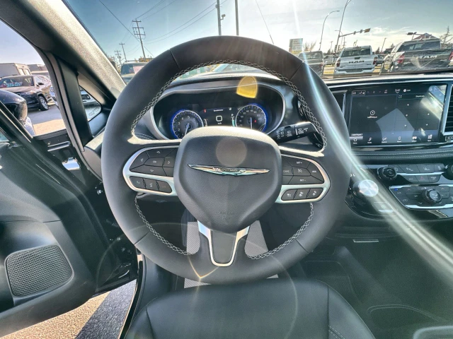 2026 Chrysler Pacifica Select AWD, černá, 23 km, dovoz Kanada — foto 9 z 20