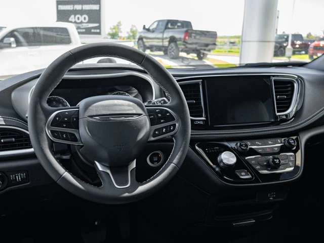 2027 Chrysler Pacifica Select, bílá, 15 km, dovoz Kanada — foto 3 z 20