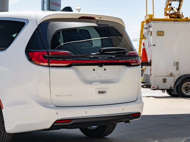 2027 Chrysler Pacifica Select, bílá, 15 km, dovoz Kanada — foto 7 z 20