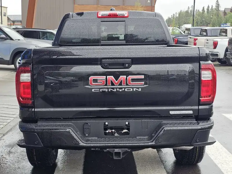 2026 GMC Canyon Elevation, černá, 10 km, dovoz Kanada — foto 8 z 12