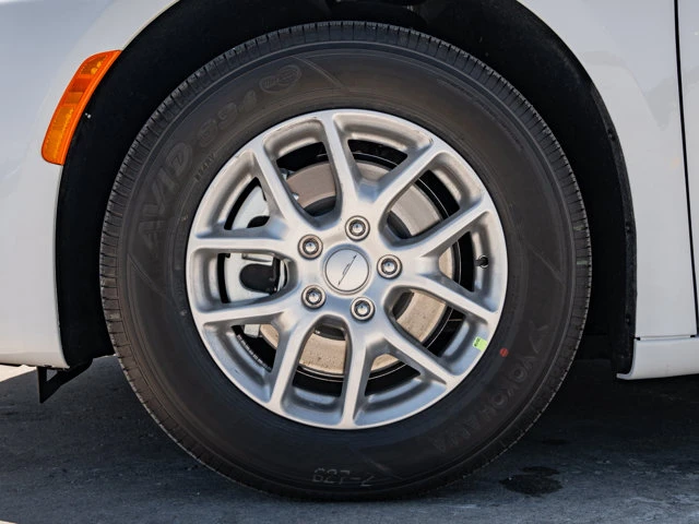 2027 Chrysler Pacifica Select, bílá, 15 km, dovoz Kanada — foto 15 z 20