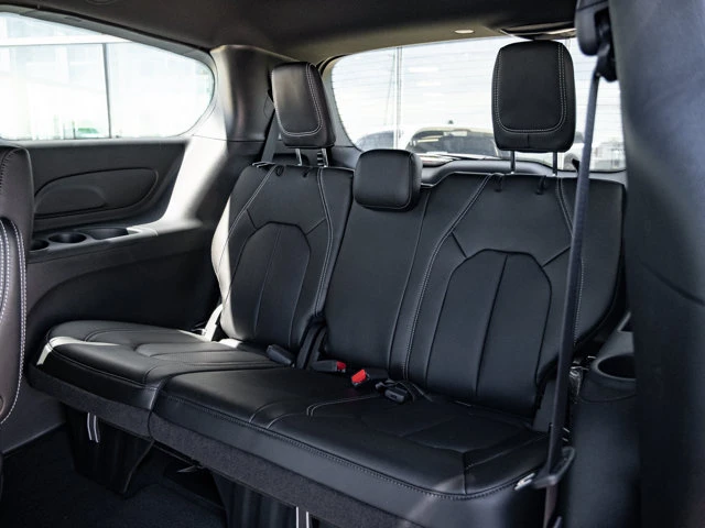 2027 Chrysler Pacifica Select, bílá, 15 km, dovoz Kanada — foto 16 z 20