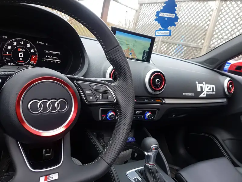 2017 Audi S3 Technik, červená, 73 000 km, dovoz Kanada — foto 11 z 12