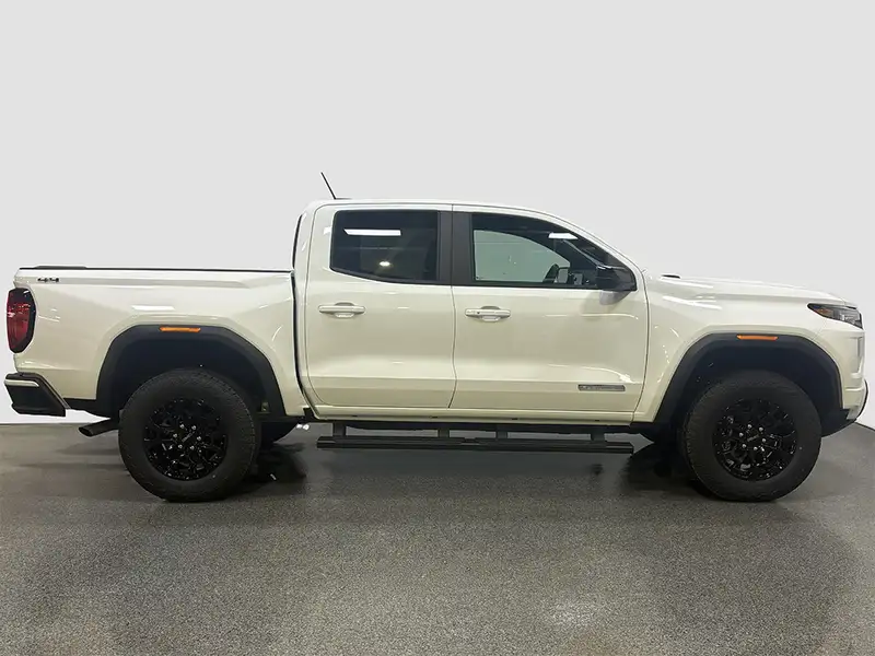 2026 GMC Canyon Elevation, bílá, 383 km, dovoz Kanada — foto 2 z 12