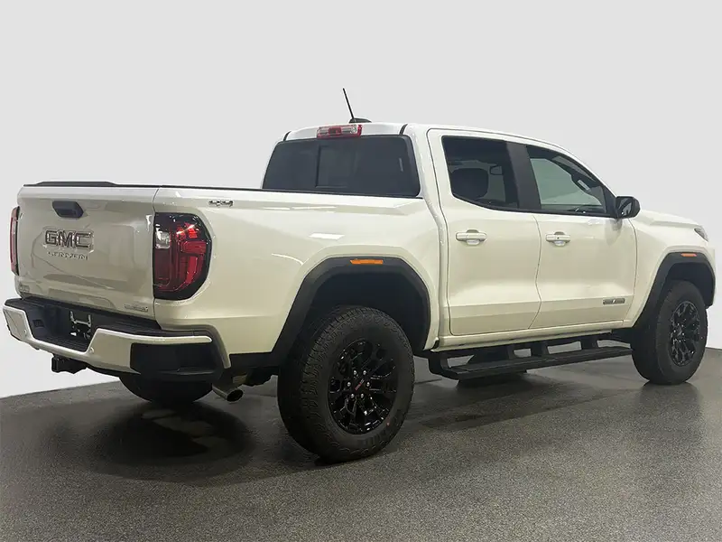 2026 GMC Canyon Elevation, bílá, 383 km, dovoz Kanada — foto 3 z 12