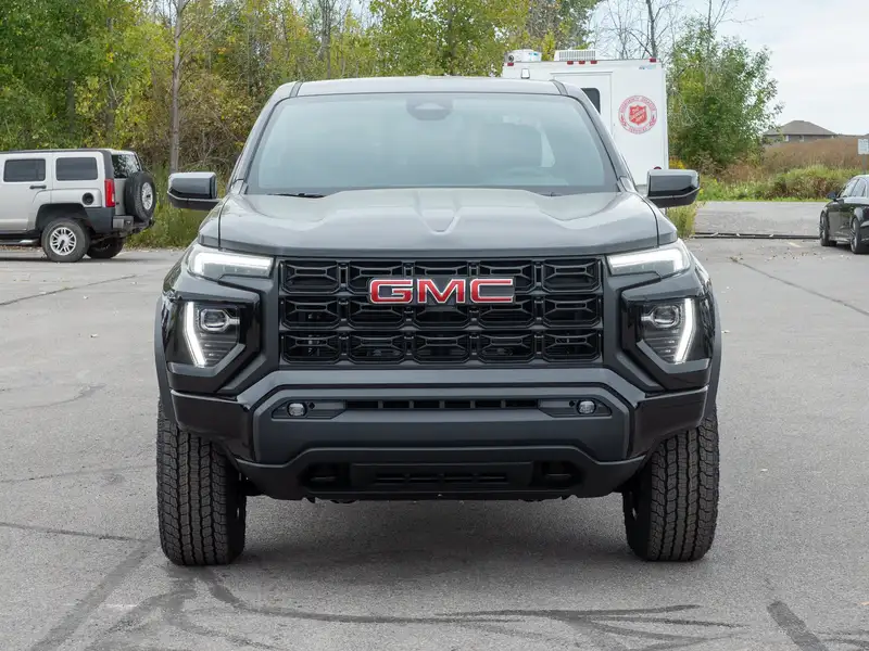 2026 GMC Canyon Elevation, černá, 5 km, dovoz Kanada — foto 3 z 12