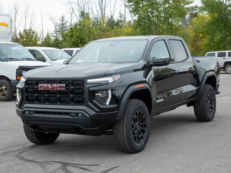 2026 GMC Canyon Elevation, černá, 5 km, dovoz Kanada — foto 4 z 12