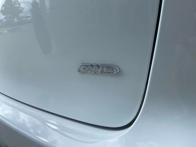 2027 Chrysler Pacifica Select AWD, bílá, dovoz Kanada — foto 10 z 20