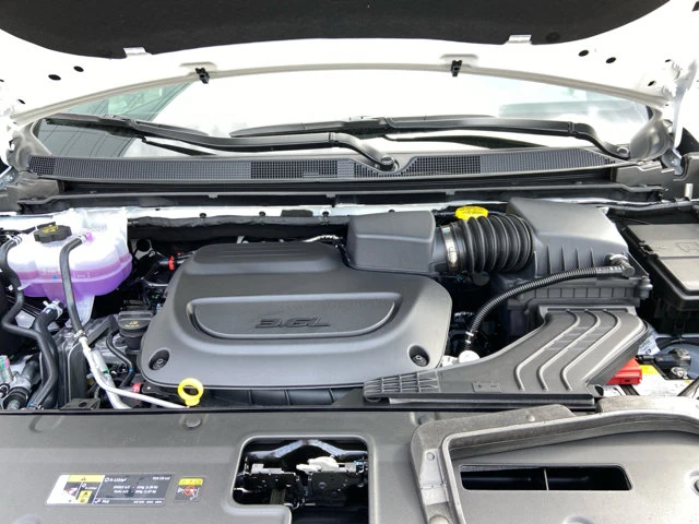 2027 Chrysler Pacifica Select AWD, bílá, dovoz Kanada — foto 11 z 20