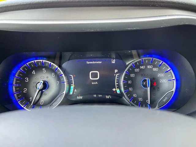 2027 Chrysler Pacifica Select AWD, bílá, dovoz Kanada — foto 16 z 20