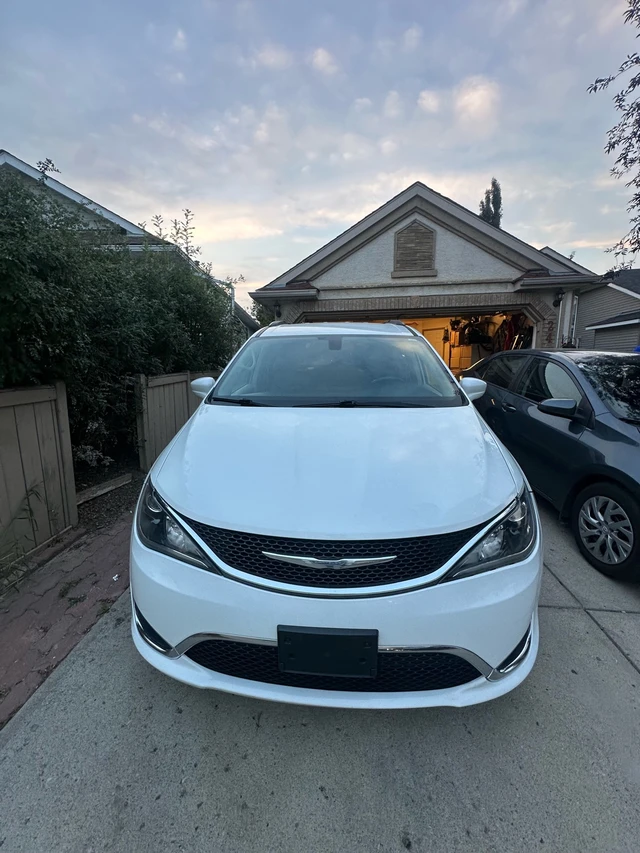 2017 Chrysler Pacifica, 136 000 km, dovoz Kanada — foto 5 z 5