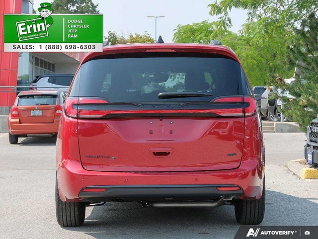 2027 Chrysler Pacifica Select, červená, dovoz Kanada — foto 5 z 5