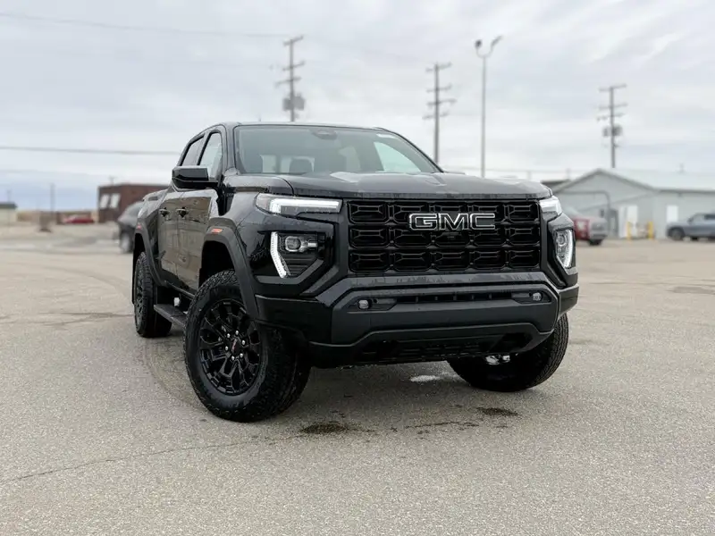 2026 GMC Canyon Elevation, černá, 1 km, dovoz Kanada — foto 2 z 12