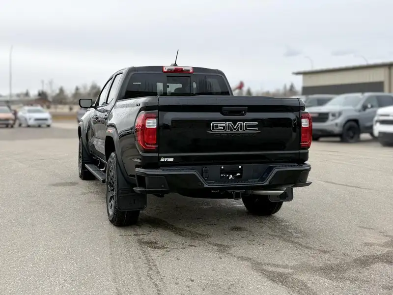 2026 GMC Canyon Elevation, černá, 1 km, dovoz Kanada — foto 5 z 12