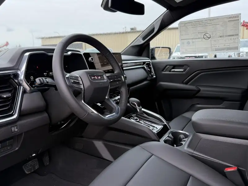2026 GMC Canyon Elevation, černá, 1 km, dovoz Kanada — foto 7 z 12