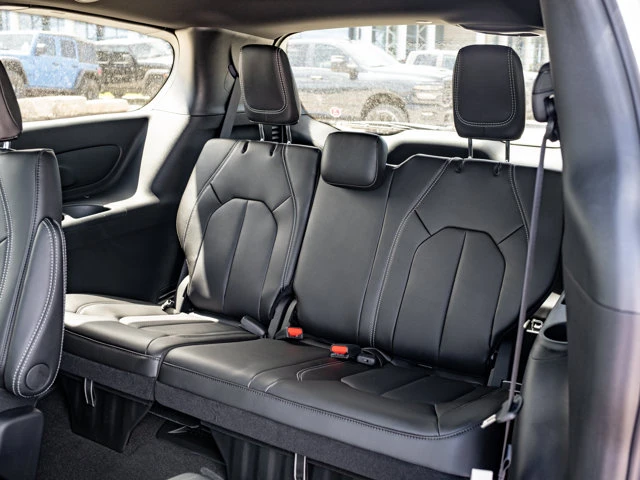 2027 Chrysler Pacifica Select, bílá, 18 km, dovoz Kanada — foto 16 z 20