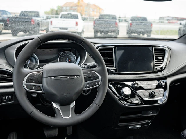 2027 Chrysler Pacifica Select, bílá, 18 km, dovoz Kanada — foto 3 z 20
