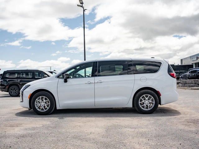 2027 Chrysler Pacifica Select, bílá, 18 km, dovoz Kanada — foto 5 z 20