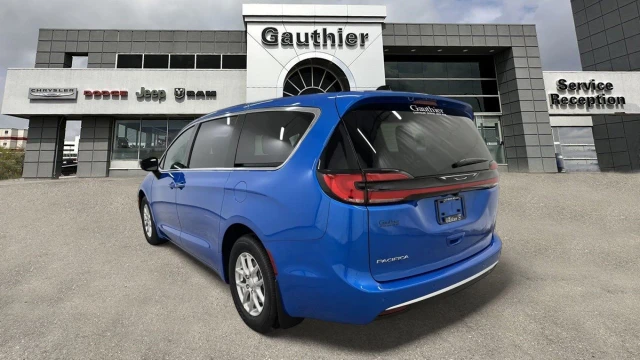 2027 Chrysler Pacifica Select, modrá, 15 km, dovoz Kanada — foto 4 z 5