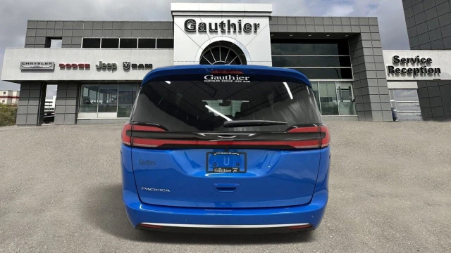 2027 Chrysler Pacifica Select, modrá, 15 km, dovoz Kanada — foto 5 z 5