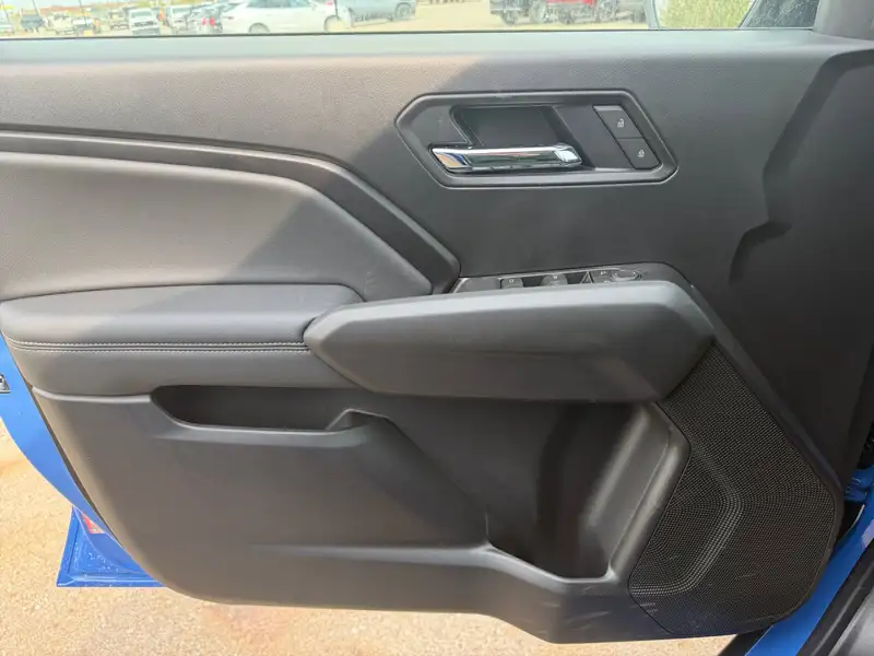 2026 GMC Canyon Elevation, modrá, 11 km, dovoz Kanada — foto 12 z 12