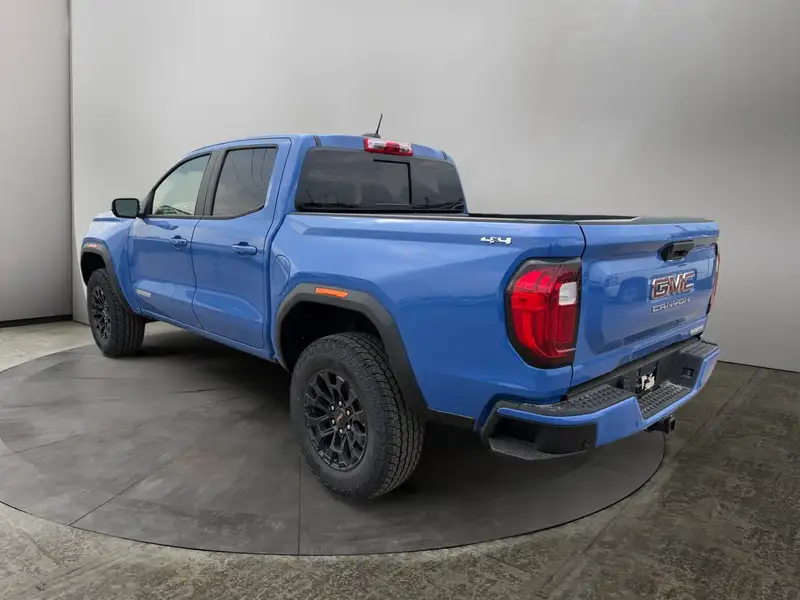 2026 GMC Canyon Elevation, modrá, 11 km, dovoz Kanada — foto 3 z 12