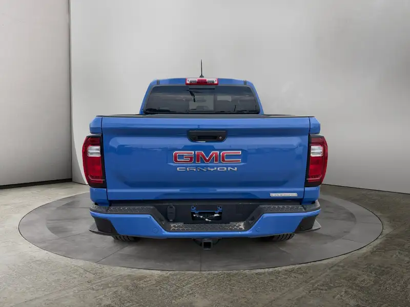 2026 GMC Canyon Elevation, modrá, 11 km, dovoz Kanada — foto 4 z 12