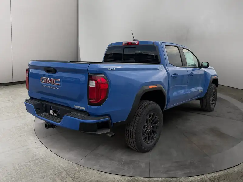 2026 GMC Canyon Elevation, modrá, 11 km, dovoz Kanada — foto 5 z 12