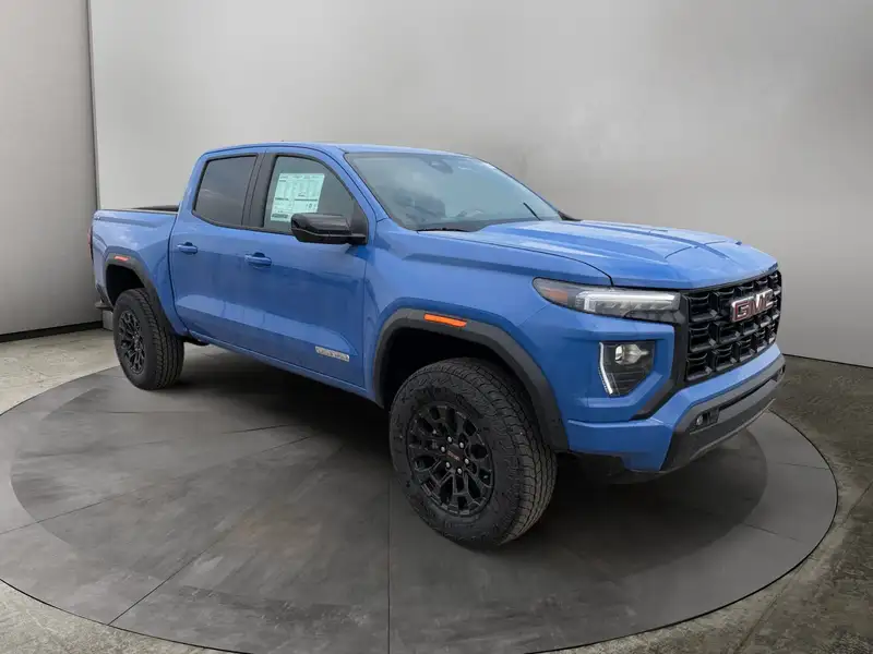 2026 GMC Canyon Elevation, modrá, 11 km, dovoz Kanada — foto 6 z 12