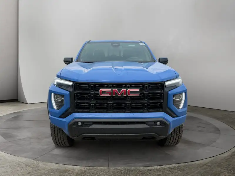 2026 GMC Canyon Elevation, modrá, 11 km, dovoz Kanada — foto 7 z 12