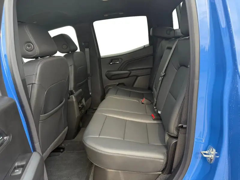 2026 GMC Canyon Elevation, modrá, 11 km, dovoz Kanada — foto 8 z 12
