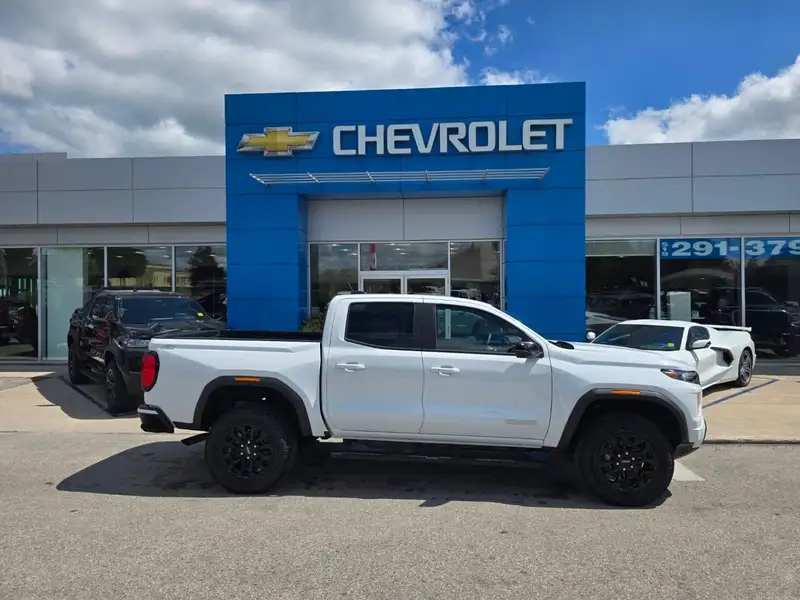 2026 GMC Canyon Elevation, bílá, 150 km, dovoz Kanada — foto 2 z 12