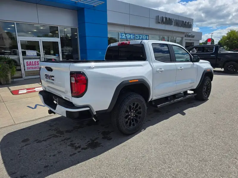 2026 GMC Canyon Elevation, bílá, 150 km, dovoz Kanada — foto 3 z 12