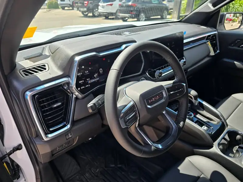 2026 GMC Canyon Elevation, bílá, 150 km, dovoz Kanada — foto 4 z 12