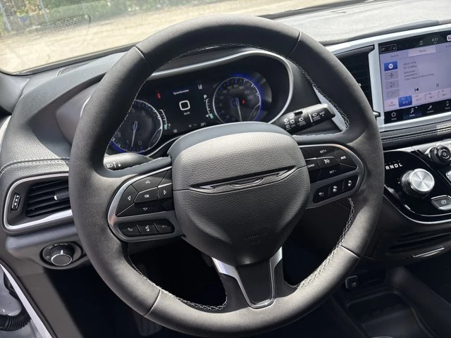 2027 Chrysler Pacifica Select, bílá, 4 326 km, dovoz Kanada — foto 16 z 20