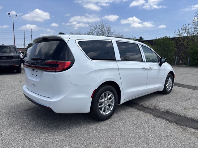 2027 Chrysler Pacifica Select, bílá, 4 326 km, dovoz Kanada — foto 5 z 20