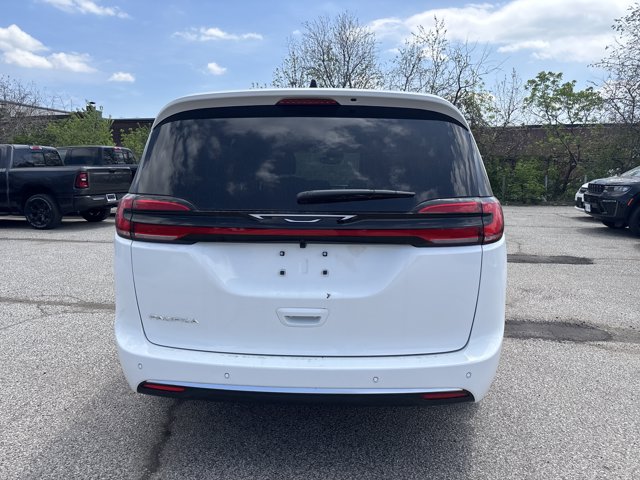 2027 Chrysler Pacifica Select, bílá, 4 326 km, dovoz Kanada — foto 6 z 20