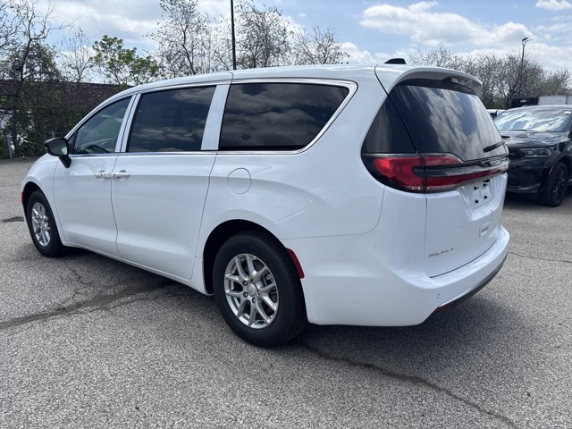 2027 Chrysler Pacifica Select, bílá, 4 326 km, dovoz Kanada — foto 7 z 20