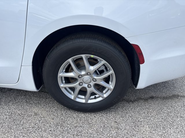2027 Chrysler Pacifica Select, bílá, 4 326 km, dovoz Kanada — foto 8 z 20