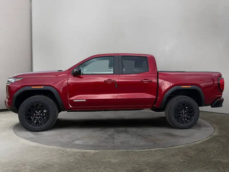 2026 GMC Canyon Elevation, červená, 10 km, dovoz Kanada — foto 2 z 12