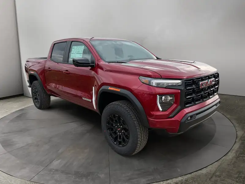 2026 GMC Canyon Elevation, červená, 10 km, dovoz Kanada — foto 6 z 12