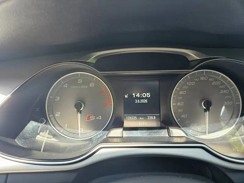 2015 Audi S4 Progressiv, bílá, 128 432 km, dovoz Kanada — foto 9 z 9