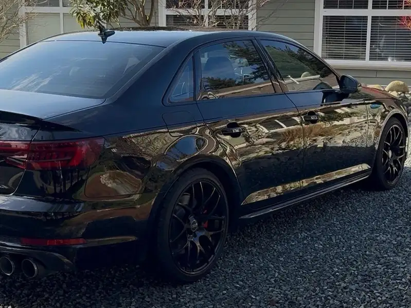 2019 Audi S4 Progressiv, černá, 114 000 km, dovoz Kanada — foto 2 z 8