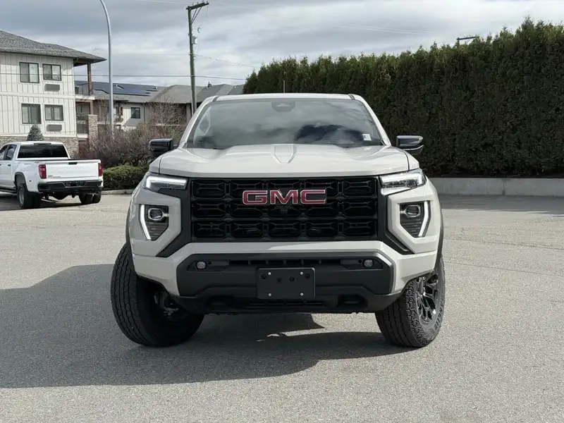 2026 GMC Canyon Elevation, hnědá, 67 km, dovoz Kanada — foto 2 z 12