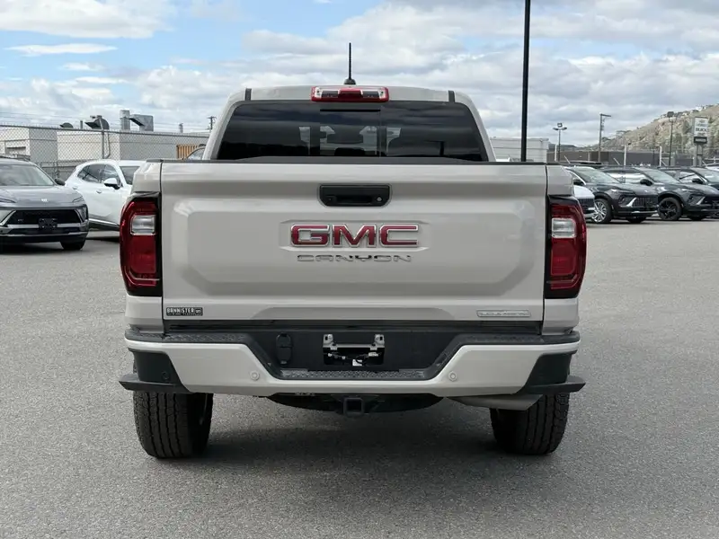 2026 GMC Canyon Elevation, hnědá, 67 km, dovoz Kanada — foto 5 z 12