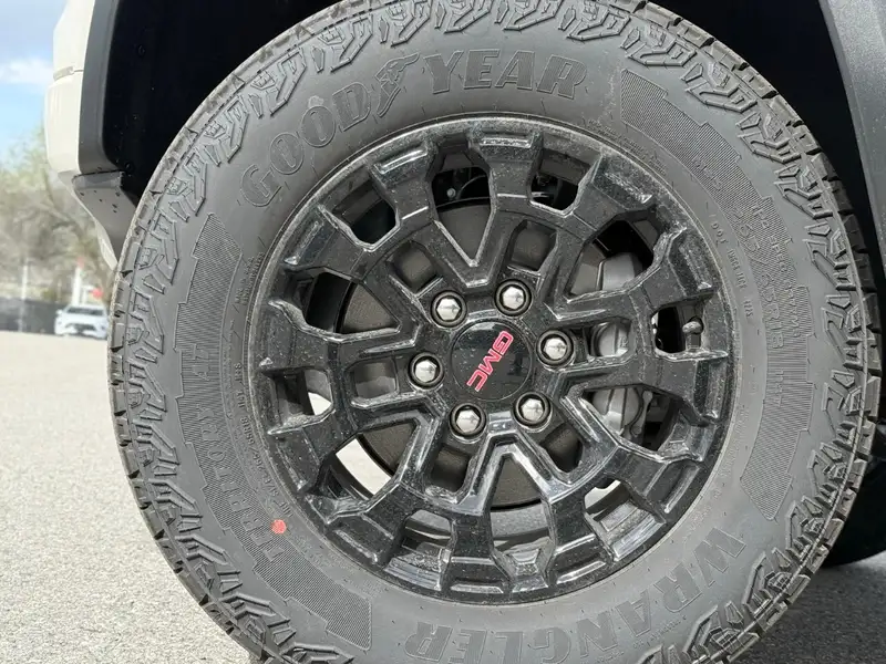 2026 GMC Canyon Elevation, hnědá, 67 km, dovoz Kanada — foto 6 z 12
